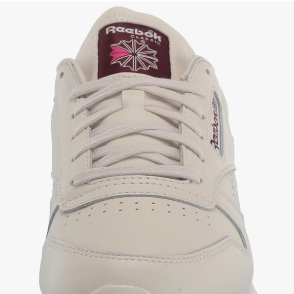Reebok women’s class is leather sneaker in alabaster/maroon/chalk size 6 - Picture 4 of 8